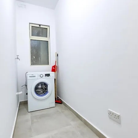 Beautiful 3br Seafront With Balcony In By 360 Estates Apartmán Sliema