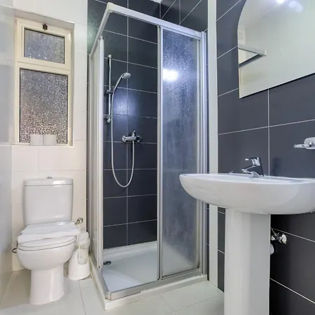 Beautiful 3br Seafront With Balcony In By 360 Estates Daire *