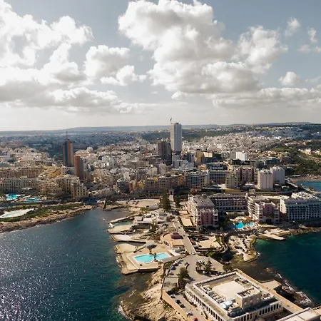 Apartman Beautiful 3br Seafront With Balcony In By 360 Estates Sliema