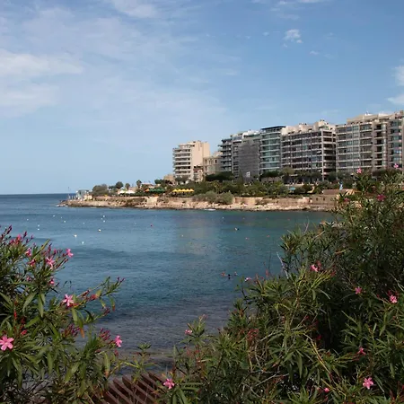 Beautiful 3br Seafront With Balcony In By 360 Estates Daire Sliema